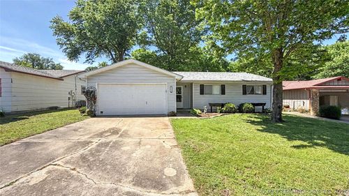 408 S Osage St, Grove, OK, 74344-7065 | Card Image