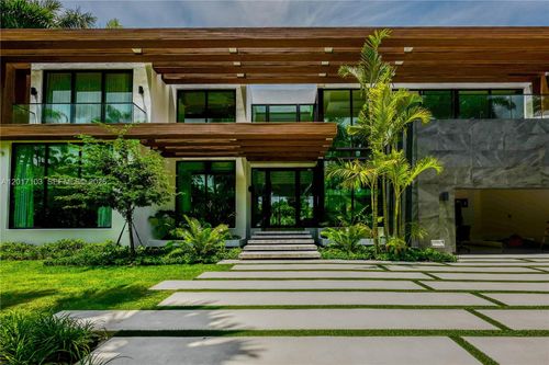 2520 Shelter Ave, Miami Beach, FL, 33140-4239 | Card Image