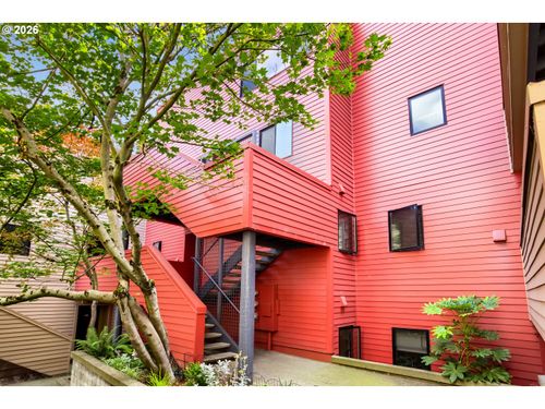 h10-840 Nw Naito Pkwy, Portland, OR, 97209-3737 | Card Image