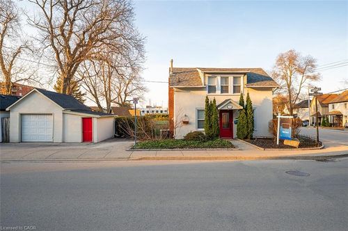 15 Maple Ave, Stoney Creek, ON, L8G2P1 | Card Image