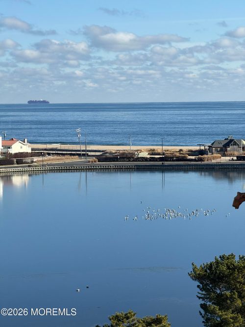 apt-7j-400 Deal Lake Dr, Asbury Park, NJ, 07712-5174 | Card Image