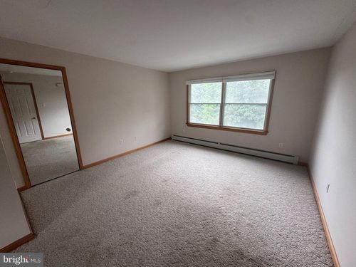 b5-131 Smith St, DUNMORE, PA, 18512-2393 | Card Image