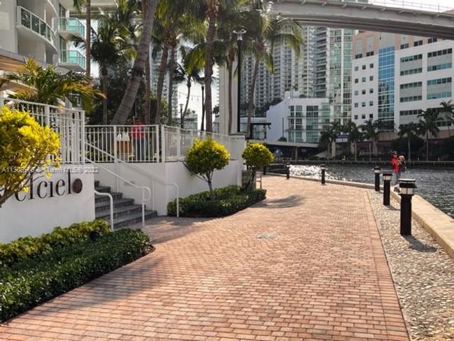 APT-3921 - 31 Se 5 Th St, Condo with 3 bedrooms, 3 bathrooms and null parking in Miami FL | Image 45