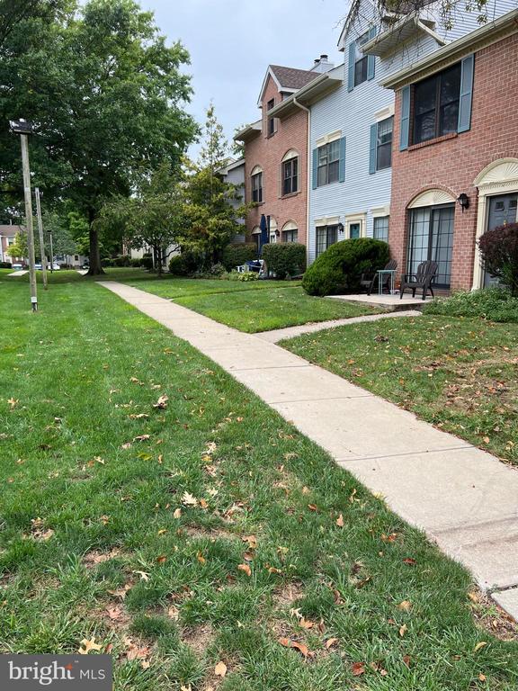 Drewes Ct, Lawrence Township, NJ 08648