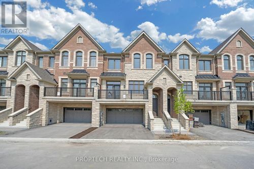 93 W Village Lane, Markham, ON, L6C3L5 | Card Image