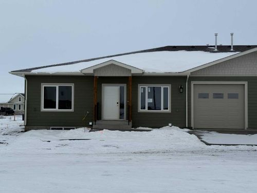 240 Parkview Lane W, Bow Island, AB, T0K0G0 | Card Image