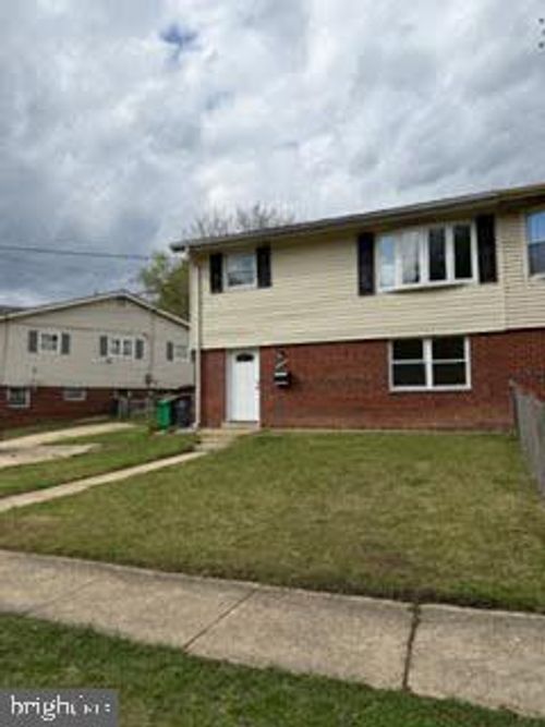2200 Olson St, TEMPLE HILLS, MD, 20748-3200 | Card Image