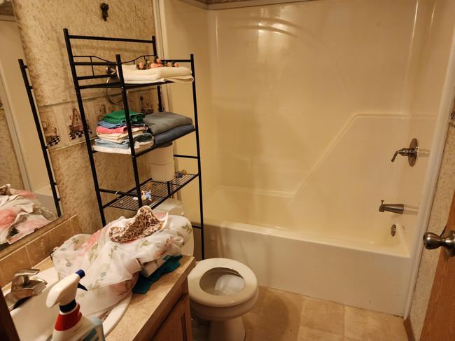 Main bath.jpg | Image 13