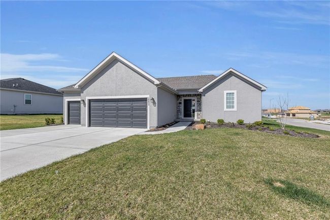 18804 Redbud Ln, House other with 3 bedrooms, 3 bathrooms and null parking in Spring Hill KS | Image 4