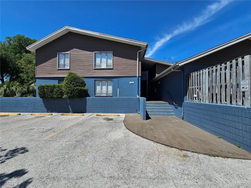 apt-3-7601 Paula Dr, TAMPA, FL, 33615-4143 | Card Image