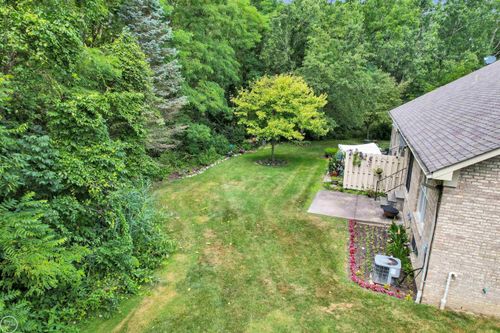 25452 Grove Ct, Flat Rock, MI, 48134-6010 | Card Image