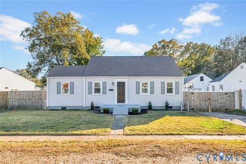7 Mohican Dr, Portsmouth, VA, 23701-2421 | Card Image