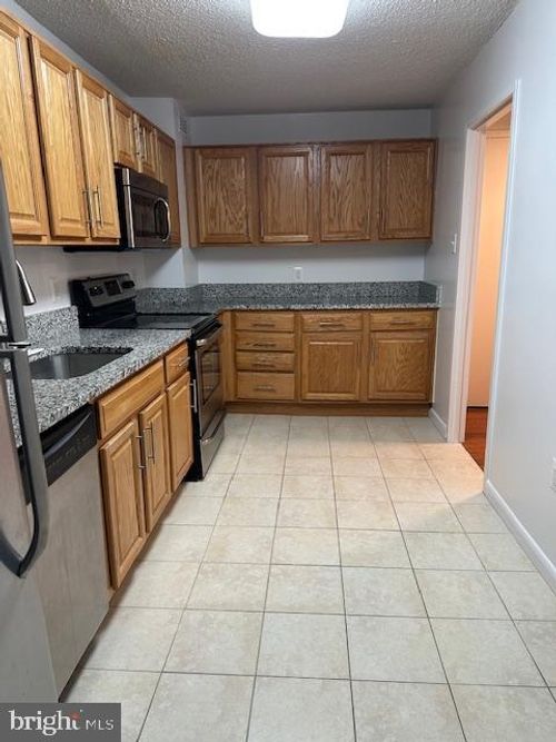 apt-411-200 N Pickett St, ALEXANDRIA, VA, 22304-2124 | Card Image