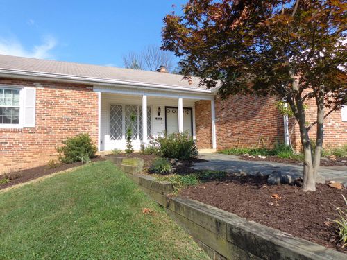 8126 Dunsinane Ct, MCLEAN, VA, 22102-2719 | Card Image
