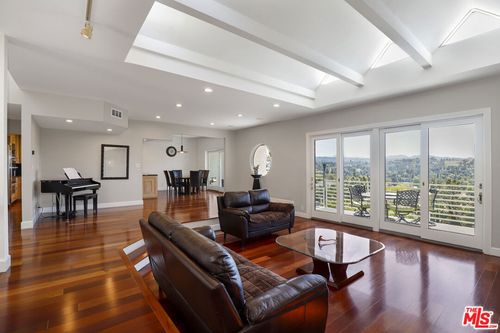 5045 Calatrana Dr, Woodland Hills, CA, 91364-1840 | Card Image