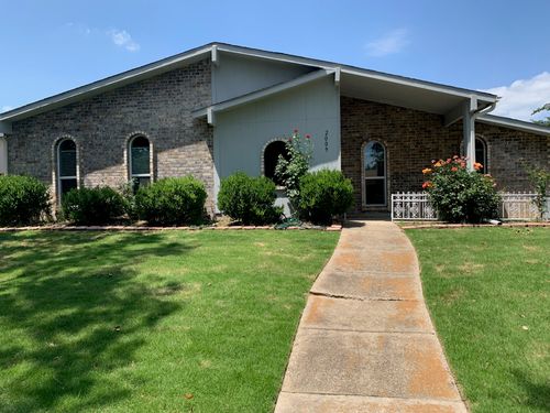 2009 Chestnut Rd, Carrollton, TX, 75007-3505 | Card Image