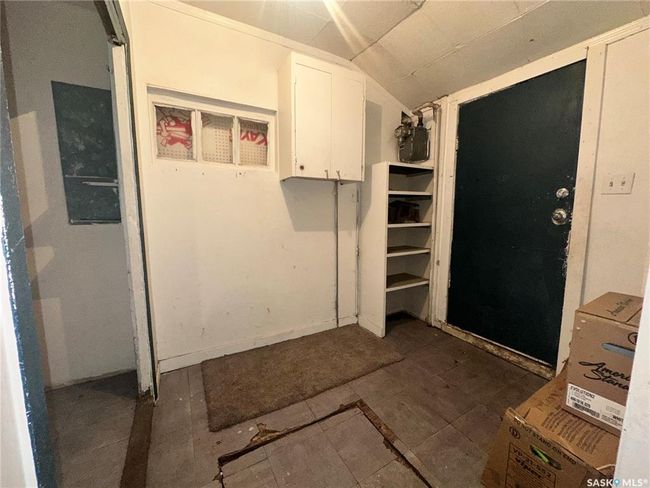 Back porch with crawl space access | Image 10