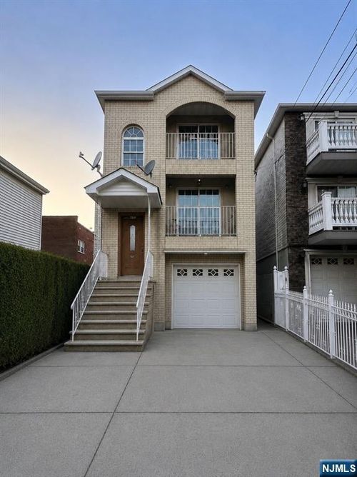 28 4th St, ELIZABETH, NJ, 07206-1260 | Card Image