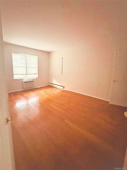 210 23rd Ave, Bayside, NY, 11360-1809 | Card Image