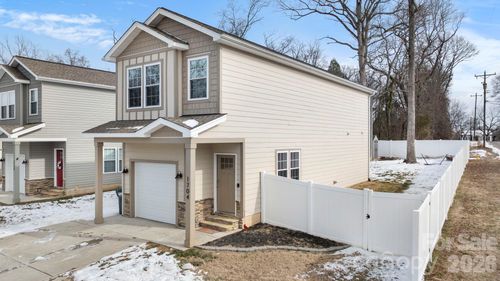 1704 15th Street Pl Ne, Hickory, NC, 28601-2126 | Card Image