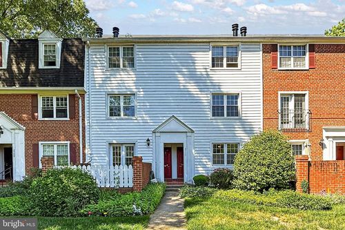 a-2711 S Walter Reed Dr, ARLINGTON, VA, 22206-1256 | Card Image