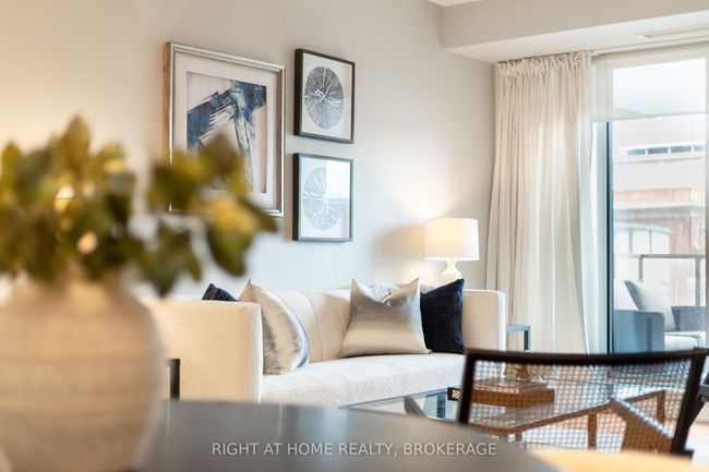703 - 18 Beverley St, Condo with 3 bedrooms, 2 bathrooms and 2 parking in Toronto ON | Image 4