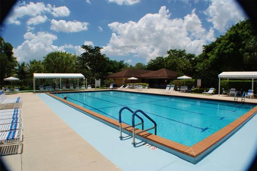 511-3980 Oaks Clubhouse Dr, Pompano Beach, FL, 33069-3684 | Card Image