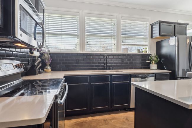601 N Lancaster Ave, House other with 3 bedrooms, 2 bathrooms and null parking in Dallas TX | Image 6
