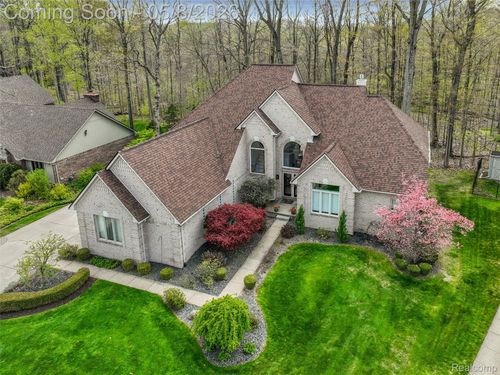 56377 Copperfield Dr, Shelby Township, MI, 48316-4809 | Card Image