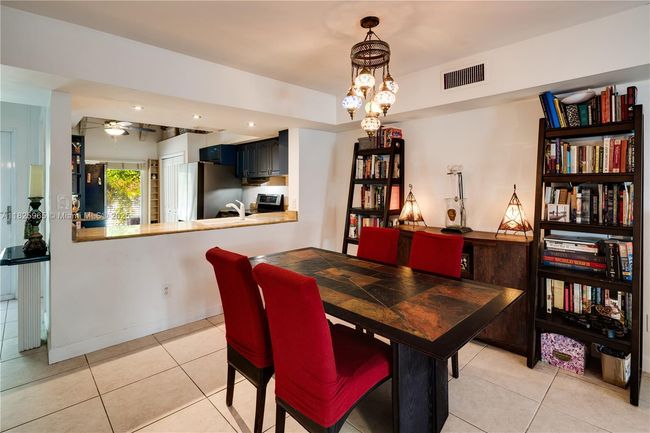 5292 Sw 69 Th Pl, Townhouse with 2 bedrooms, 3 bathrooms and null parking in Miami FL | Image 12