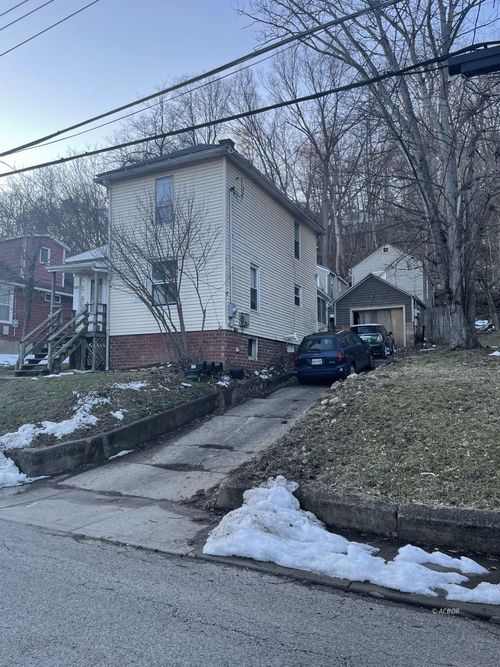 123-123 Grosvenor St, Athens, OH, 45701-1717 | Card Image