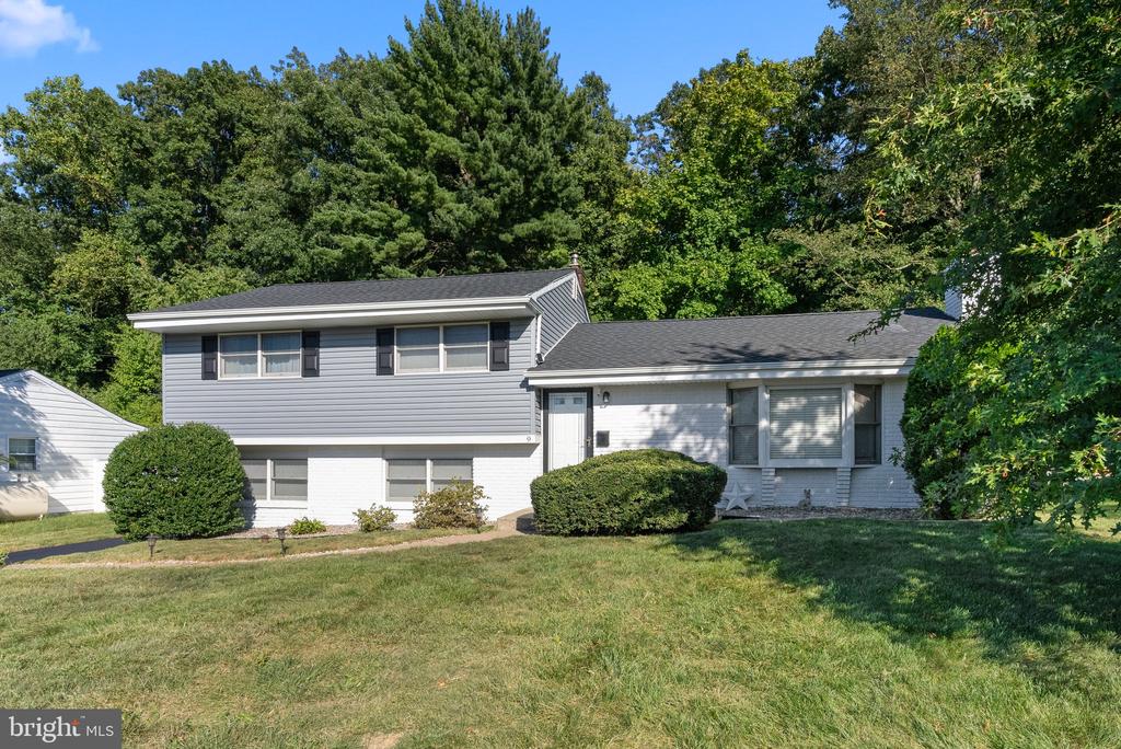Sandy Dr, Morrisville, PA 19067