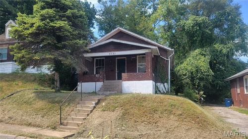 3731 Avondale Ave, Saint Louis, MO, 63121-3550 | Card Image