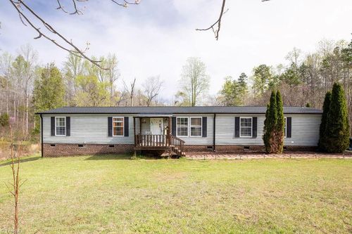 305 Whispering Oaks Dr, Lexington, NC, 27292-8750 | Card Image