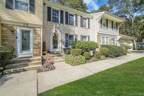 11 Bartlett Cmns, Yaphank, NY, 11980-2002 | Card Image