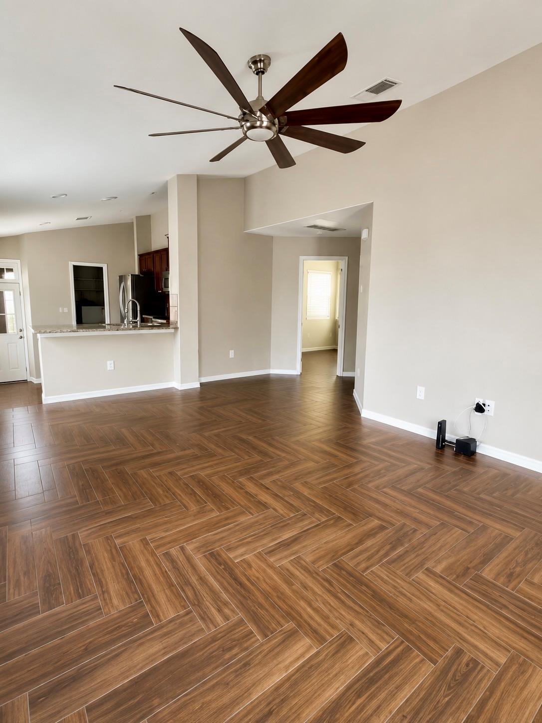 Residential Lease in Manor 4