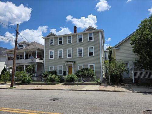 422 East Ave, Pawtucket, RI, 02860-7604 | Card Image