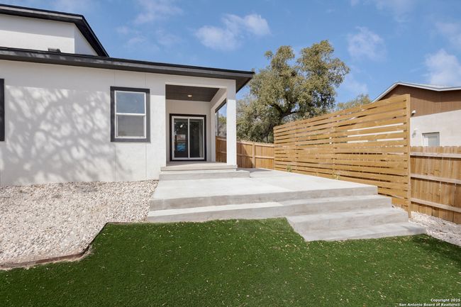 421 Rainbow Dr, House other with 3 bedrooms, 2 bathrooms and null parking in Lakehills TX | Image 28