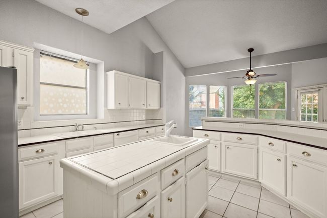 8113 Elkhorn Mountain Trl, House other with 3 bedrooms, 2 bathrooms and null parking in Austin TX | Image 4