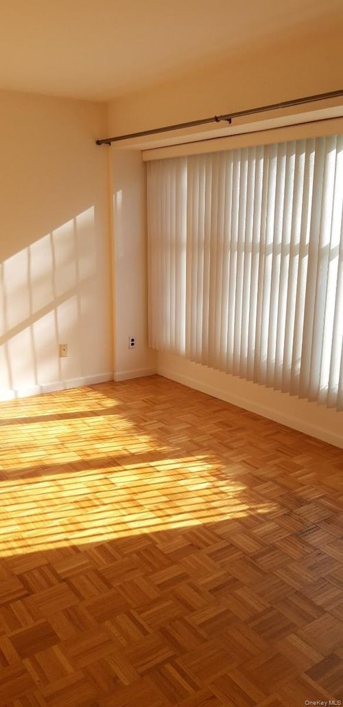 28 Ledgewood Cir, East Setauket, NY, 11733-1151 | Card Image