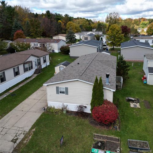 9481 Andrew Ct, Davisburg, MI, 48350-3922 | Card Image