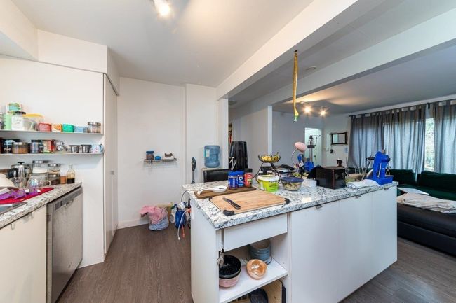 320 Holmes St, House other with 5 bedrooms, 2 bathrooms and null parking in New Westminster BC | Image 14