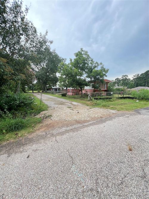 409 1st St, Willis, TX, 77378-8624 | Card Image