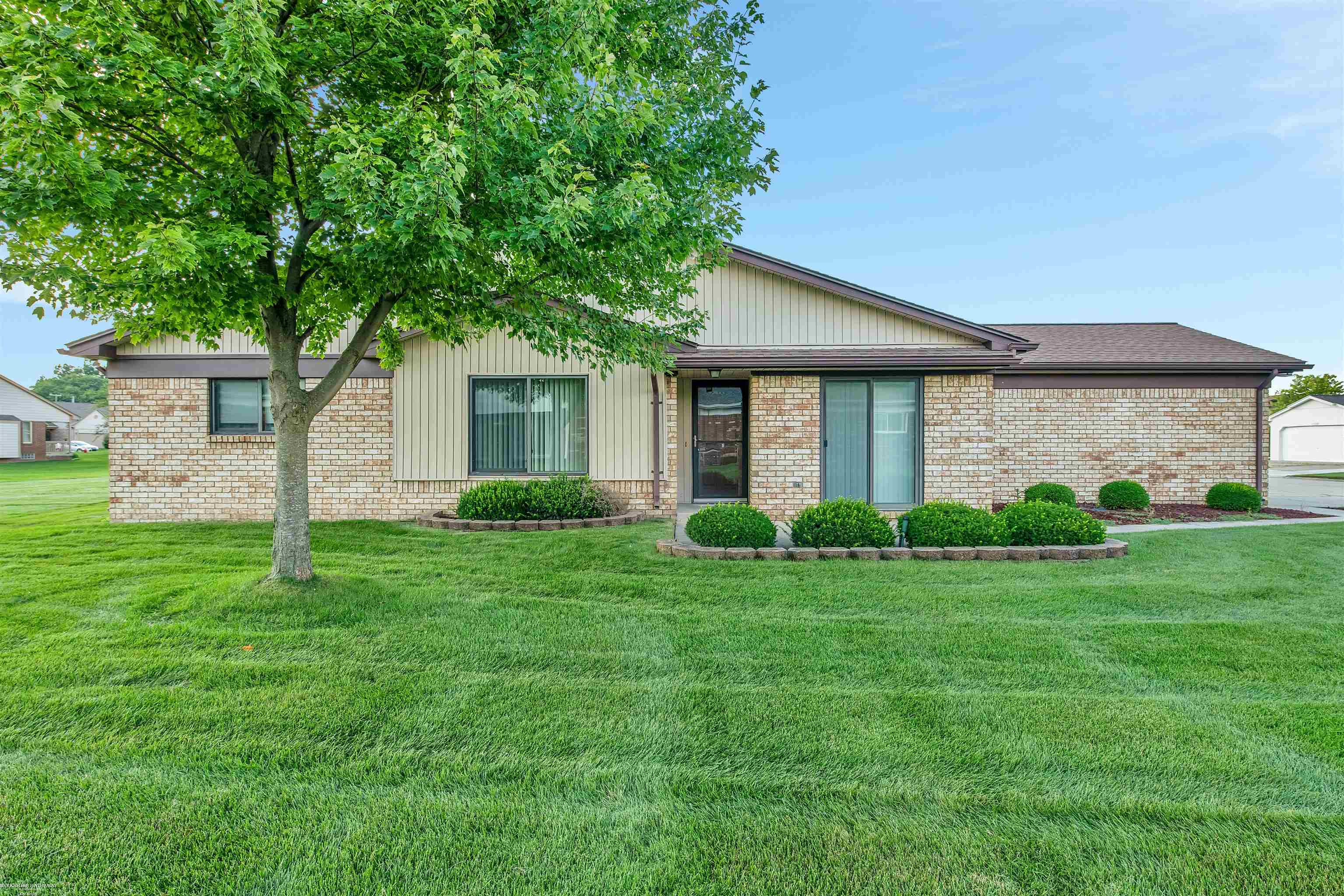 Raymond Dr, Warren, MI 48093