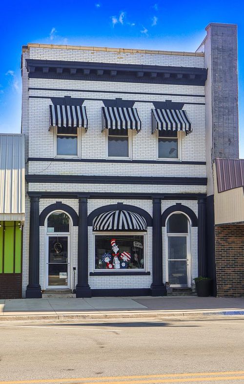 605 Sumner Ave, Humboldt, IA, 50548-1760 | Card Image