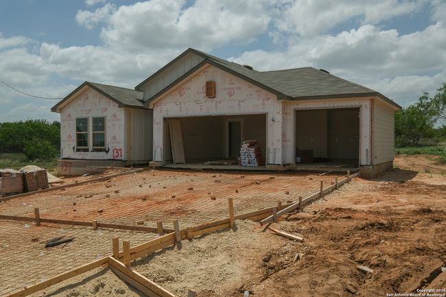 137 Cheyenne Dr, House other with 4 bedrooms, 3 bathrooms and null parking in Floresville TX | Image 29