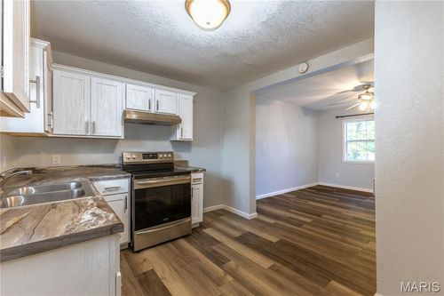 1000 W Victor St, Poplar Bluff, MO, 63901-7168 | Card Image