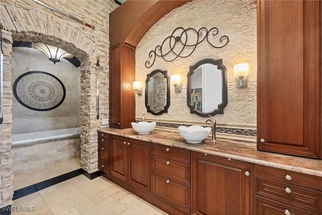 Double Sink Vanity | Image 22