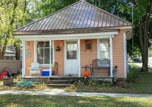 614 3rd St Sw, Waverly, IA, 50677-3230 | Card Image