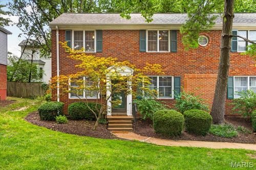 9066 W Swan Circle Drive, Brentwood, MO, 63144 | Card Image